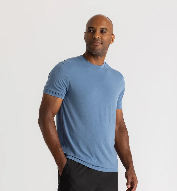 - Summer pet ice matMen's Elevate Lightweight Tee - Bluestone